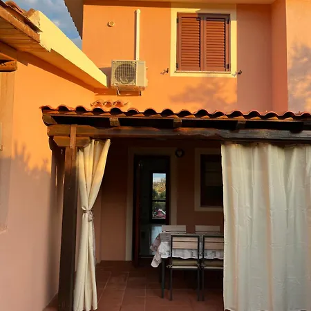 Mp Casa Sviluppata Su Due Piani Con Doppia Veranda E Parcheggio Privato *