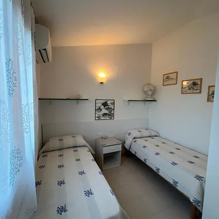 Mp Casa Sviluppata Su Due Piani Con Doppia Veranda E Parcheggio Privato *