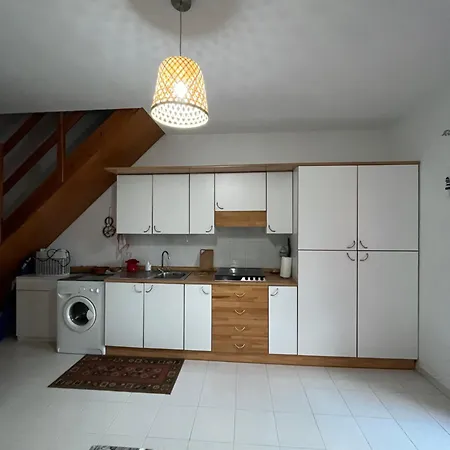 Mp Casa Sviluppata Su Due Piani Con Doppia Veranda E Parcheggio Privato Apartman *