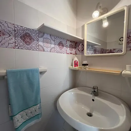 Mp Casa Sviluppata Su Due Piani Con Doppia Veranda E Parcheggio Privato Apartman