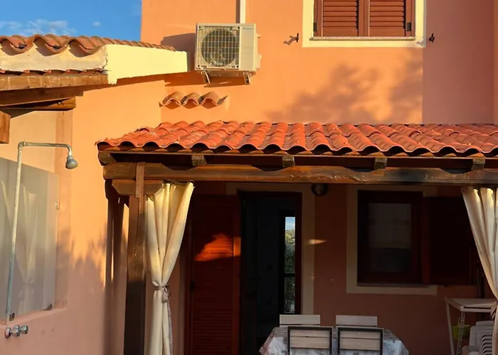Apartamento Mp Casa Sviluppata Su Due Piani Con Doppia Veranda E Parcheggio Privato San Teodoro (Sardinia)