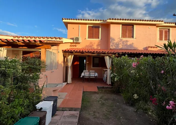 Mp Casa Sviluppata Su Due Piani Con Doppia Veranda E Parcheggio Privato San Teodoro (Sardinia)