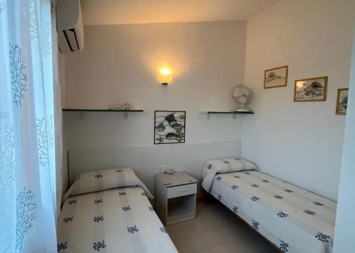 Mp Casa Sviluppata Su Due Piani Con Doppia Veranda E Parcheggio Privato *