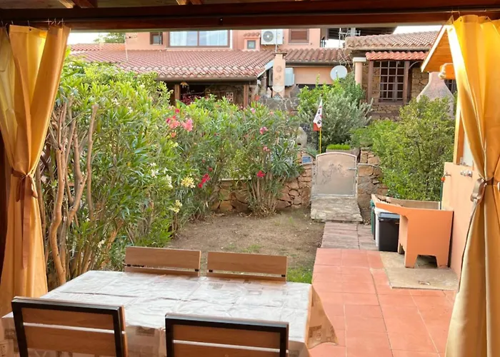 Mp Casa Sviluppata Su Due Piani Con Doppia Veranda E Parcheggio Privato San Teodoro (Sardinia)