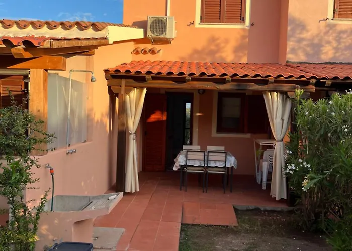 Daire Mp Casa Sviluppata Su Due Piani Con Doppia Veranda E Parcheggio Privato San Teodoro (Sardinia)