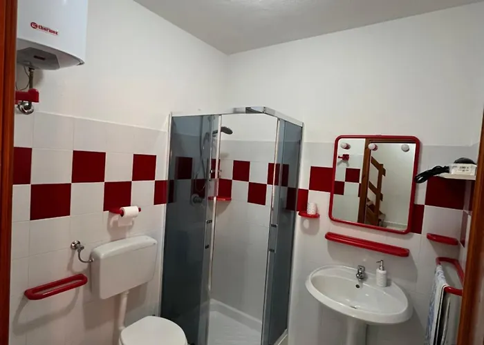 Mp Casa Sviluppata Su Due Piani Con Doppia Veranda E Parcheggio Privato San Teodoro (Sardinia)