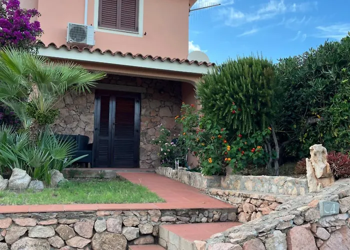 Apartamento Mp Casa Sviluppata Su Due Piani Con Doppia Veranda E Parcheggio Privato San Teodoro (Sardinia)