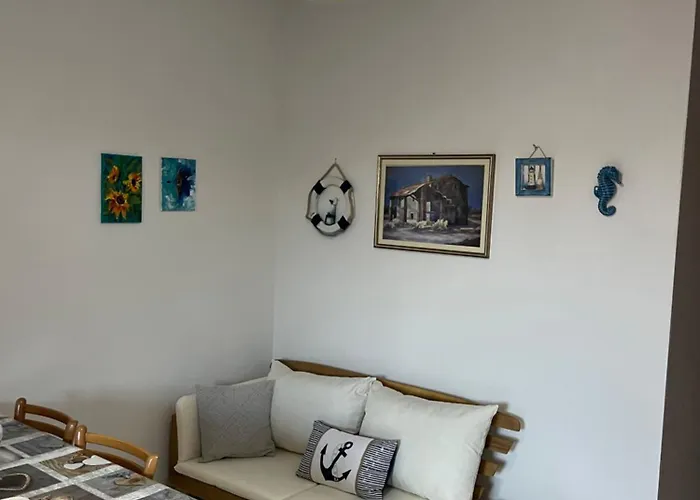 Mp Casa Sviluppata Su Due Piani Con Doppia Veranda E Parcheggio Privato Daire