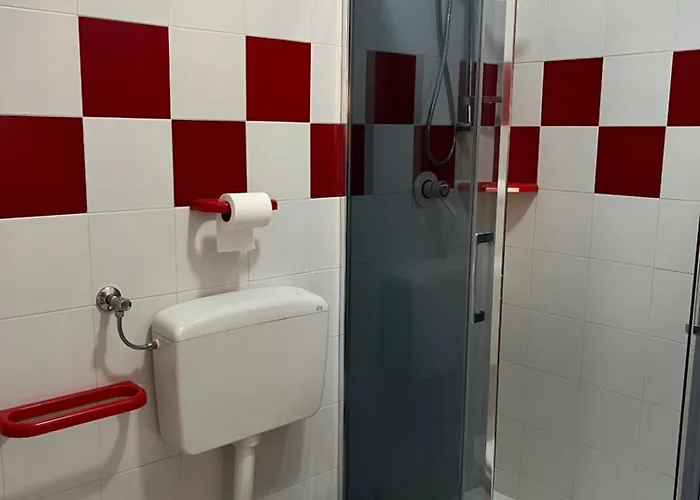 Mp Casa Sviluppata Su Due Piani Con Doppia Veranda E Parcheggio Privato Daire *