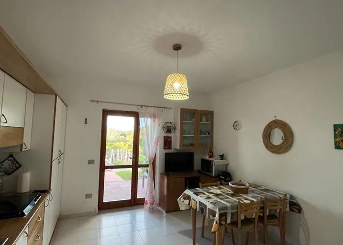 Mp Casa Sviluppata Su Due Piani Con Doppia Veranda E Parcheggio Privato *