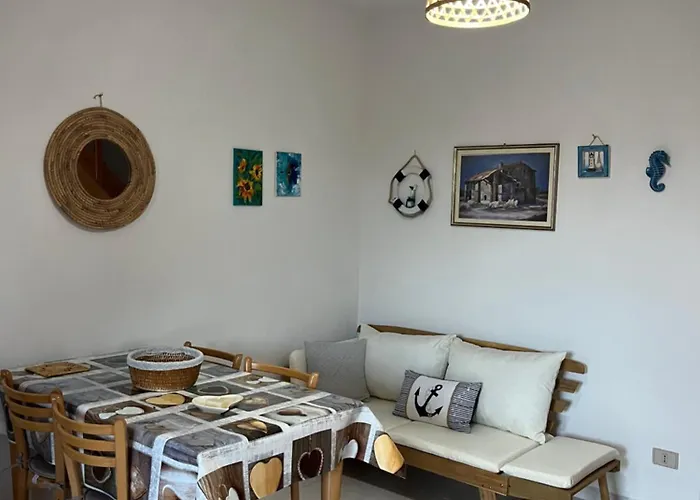 Apartamento Mp Casa Sviluppata Su Due Piani Con Doppia Veranda E Parcheggio Privato