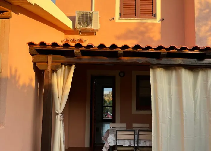 Mp Casa Sviluppata Su Due Piani Con Doppia Veranda E Parcheggio Privato *